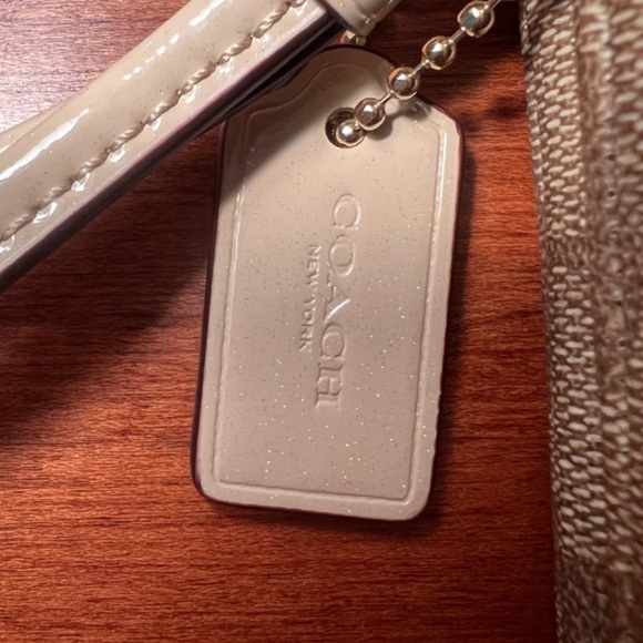 Coach double corner zipper wristlet - Picture 3 of 7